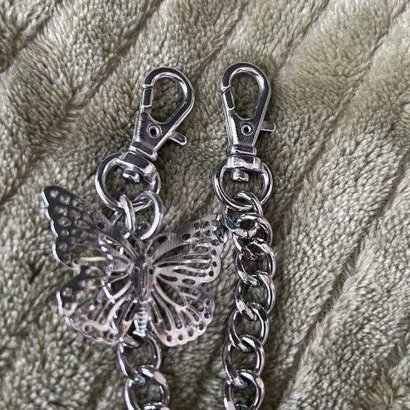 🌸 Chain with butterfly - Picture 3 of 3